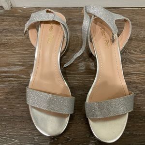 Dream Paris Silver Heels Size 8